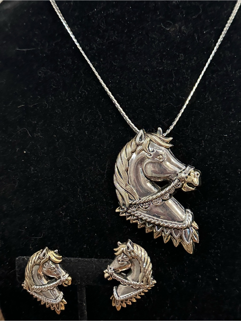 Equestrian Silver Horse Head Necklace & Earring Set - Silver